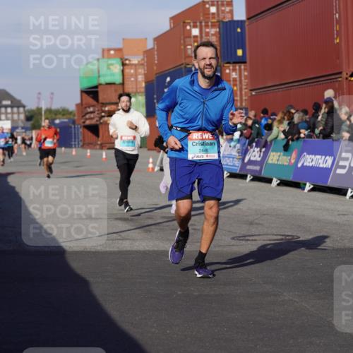 03.10.2025 - Köhlbrandbrückenlauf Michael Burmester http://msf.ph/oto/9016992 03.10.2025 10:16:17 Ziel 1821, 2165, 2254, 2293, 2422, 2423, 2448, 2641, 2902, 3213, 3446, 3576, 3823 meine-sportfotos.de