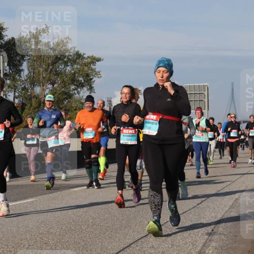 03.10.2025 - Köhlbrandbrückenlauf Luisa Fischer http://msf.ph/oto/9017008 03.10.2025 11:03:06 Position 3 2051, 1615, 1538 meine-sportfotos.de