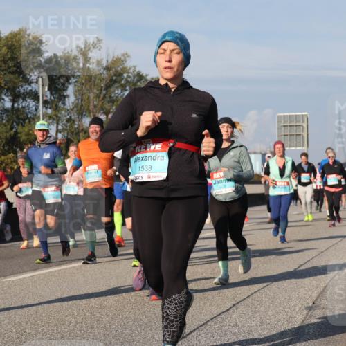 03.10.2025 - Köhlbrandbrückenlauf Luisa Fischer http://msf.ph/oto/9017014 03.10.2025 11:03:07 Position 3 51, 1538, 1479 meine-sportfotos.de