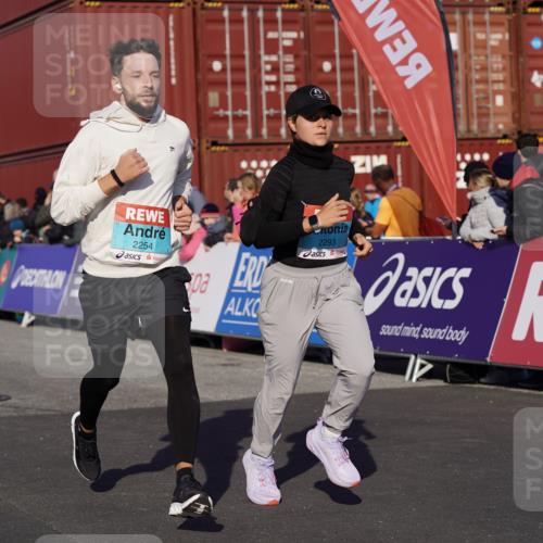 03.10.2025 - Köhlbrandbrückenlauf Michael Burmester http://msf.ph/oto/9017023 03.10.2025 10:16:19 Ziel 2165, 2254, 2293, 2448, 2641, 2902, 3213, 3576, 3823 meine-sportfotos.de