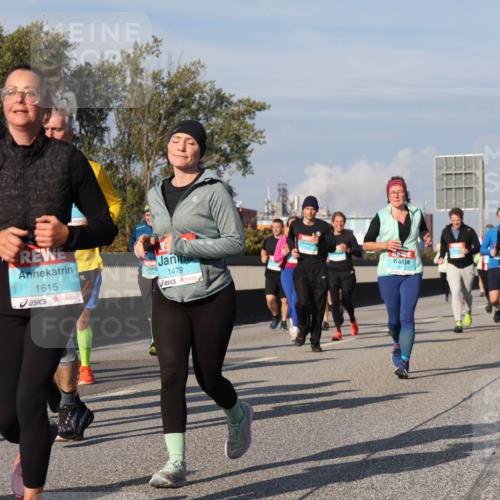 03.10.2025 - Köhlbrandbrückenlauf Luisa Fischer http://msf.ph/oto/9017028 03.10.2025 11:03:09 Position 3 3736, 1615, 1479, 191 meine-sportfotos.de