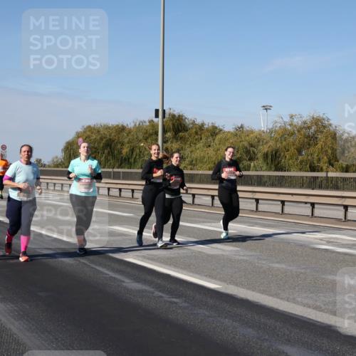 03.10.2025 - Köhlbrandbrückenlauf Julia Fischer http://msf.ph/oto/9017030 03.10.2025 13:22:14 Position 3  meine-sportfotos.de