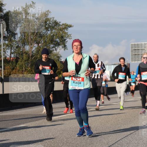 03.10.2025 - Köhlbrandbrückenlauf Luisa Fischer http://msf.ph/oto/9017045 03.10.2025 11:03:11 Position 3 1576, 1911, 1917 meine-sportfotos.de