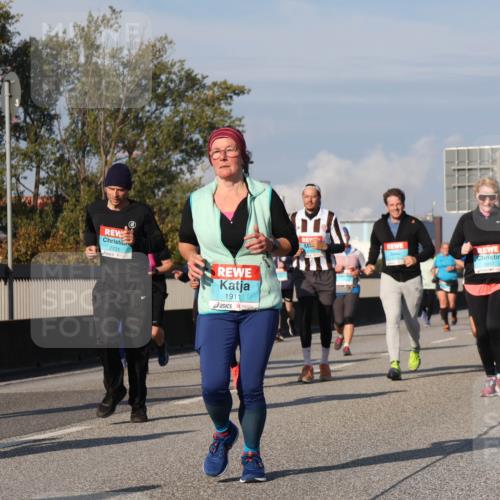 03.10.2025 - Köhlbrandbrückenlauf Luisa Fischer http://msf.ph/oto/9017049 03.10.2025 11:03:11 Position 3 1576, 2231, 1911, 1917 meine-sportfotos.de