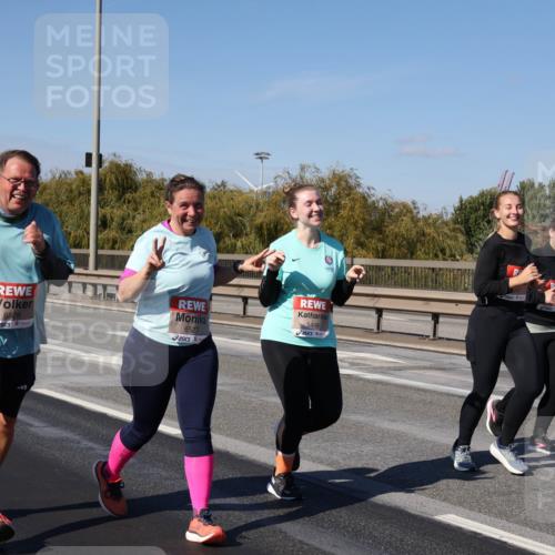 03.10.2025 - Köhlbrandbrückenlauf Julia Fischer http://msf.ph/oto/9017054 03.10.2025 13:22:17 Position 3 6528, 6527, 5499 meine-sportfotos.de