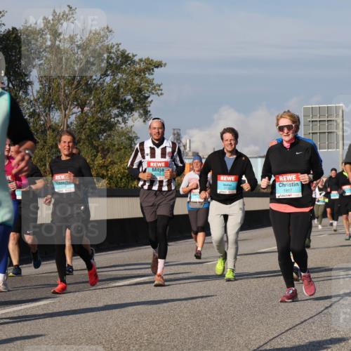03.10.2025 - Köhlbrandbrückenlauf Luisa Fischer http://msf.ph/oto/9017060 03.10.2025 11:03:12 Position 3 1911, 3732, 1917, 2768 meine-sportfotos.de