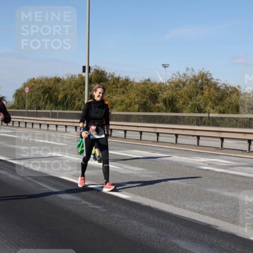 03.10.2025 - Köhlbrandbrückenlauf Julia Fischer http://msf.ph/oto/9017062 03.10.2025 13:22:23 Position 3 5559 meine-sportfotos.de
