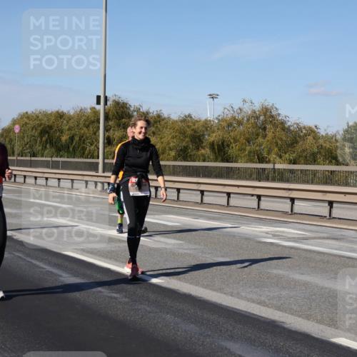 03.10.2025 - Köhlbrandbrückenlauf Julia Fischer http://msf.ph/oto/9017063 03.10.2025 13:22:23 Position 3 5559 meine-sportfotos.de