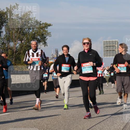03.10.2025 - Köhlbrandbrückenlauf Luisa Fischer http://msf.ph/oto/9017067 03.10.2025 11:03:13 Position 3 3732, 1917, 1049, 2768 meine-sportfotos.de