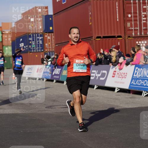 03.10.2025 - Köhlbrandbrückenlauf Michael Burmester http://msf.ph/oto/9017068 03.10.2025 10:16:25 Ziel 1325, 2165, 2254, 2287, 2293, 2778, 2945 meine-sportfotos.de