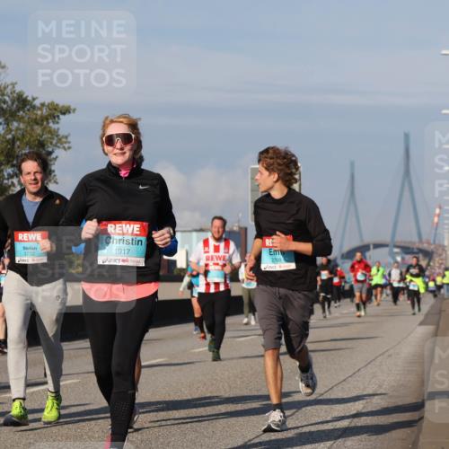 03.10.2025 - Köhlbrandbrückenlauf Luisa Fischer http://msf.ph/oto/9017077 03.10.2025 11:03:14 Position 3 27, 3732, 1917, 2768 meine-sportfotos.de
