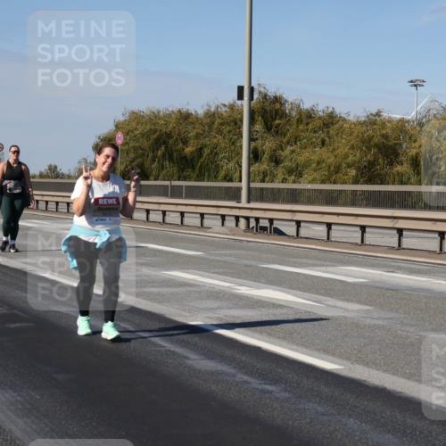 03.10.2025 - Köhlbrandbrückenlauf Julia Fischer http://msf.ph/oto/9017095 03.10.2025 13:22:48 Position 3 5015 meine-sportfotos.de
