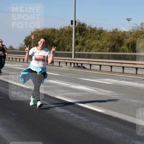 03.10.2025 - Köhlbrandbrückenlauf Julia Fischer http://msf.ph/oto/9017097 03.10.2025 13:22:48 Position 3 5015 meine-sportfotos.de