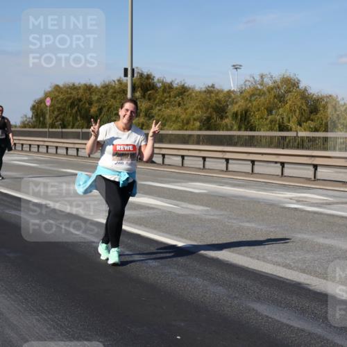 03.10.2025 - Köhlbrandbrückenlauf Julia Fischer http://msf.ph/oto/9017101 03.10.2025 13:22:49 Position 3 5015 meine-sportfotos.de