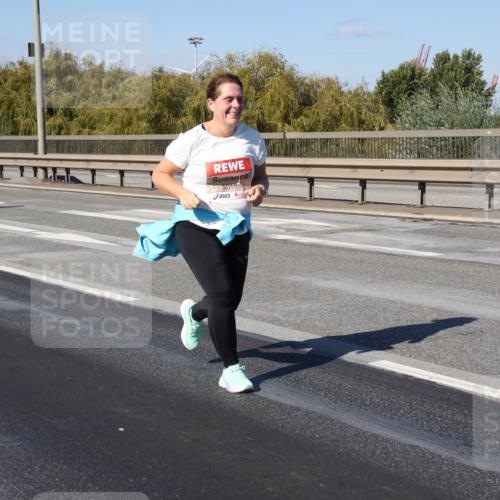 03.10.2025 - Köhlbrandbrückenlauf Julia Fischer http://msf.ph/oto/9017102 03.10.2025 13:22:50 Position 3 5015 meine-sportfotos.de