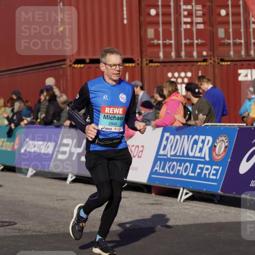 03.10.2025 - Köhlbrandbrückenlauf Michael Burmester http://msf.ph/oto/9017105 03.10.2025 10:16:27 Ziel 1325, 2165, 2287, 2778, 2945 meine-sportfotos.de
