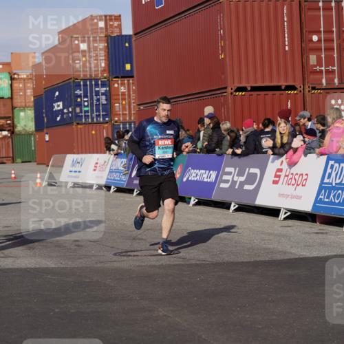 03.10.2025 - Köhlbrandbrückenlauf Michael Burmester http://msf.ph/oto/9017115 03.10.2025 10:16:28 Ziel 1325, 2165, 2287, 2778, 2945 meine-sportfotos.de