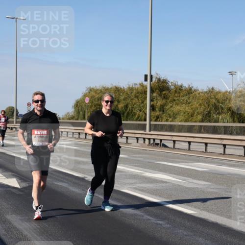 03.10.2025 - Köhlbrandbrückenlauf Julia Fischer http://msf.ph/oto/9017118 03.10.2025 13:23:03 Position 3 5375 meine-sportfotos.de