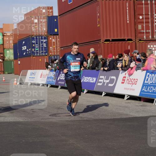 03.10.2025 - Köhlbrandbrückenlauf Michael Burmester http://msf.ph/oto/9017121 03.10.2025 10:16:28 Ziel 1325, 2165, 2287, 2778, 2945 meine-sportfotos.de