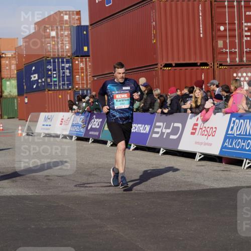 03.10.2025 - Köhlbrandbrückenlauf Michael Burmester http://msf.ph/oto/9017128 03.10.2025 10:16:29 Ziel 1325, 2287, 2778, 2945 meine-sportfotos.de