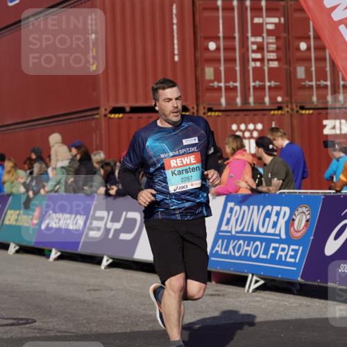 03.10.2025 - Köhlbrandbrückenlauf Michael Burmester http://msf.ph/oto/9017139 03.10.2025 10:16:29 Ziel 1325, 2287, 2778, 2945 meine-sportfotos.de