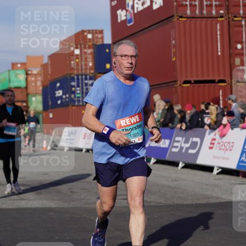 03.10.2025 - Köhlbrandbrückenlauf Michael Burmester http://msf.ph/oto/9017156 03.10.2025 10:16:31 Ziel 1325, 2113, 2247, 2287, 2349, 2778, 2945, 3747 meine-sportfotos.de