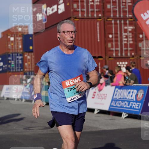 03.10.2025 - Köhlbrandbrückenlauf Michael Burmester http://msf.ph/oto/9017163 03.10.2025 10:16:31 Ziel 1325, 2113, 2247, 2287, 2349, 2778, 2945, 3747 meine-sportfotos.de
