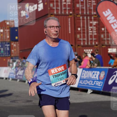 03.10.2025 - Köhlbrandbrückenlauf Michael Burmester http://msf.ph/oto/9017167 03.10.2025 10:16:32 Ziel 1325, 1437, 2113, 2247, 2287, 2349, 2778, 2945, 3747 meine-sportfotos.de