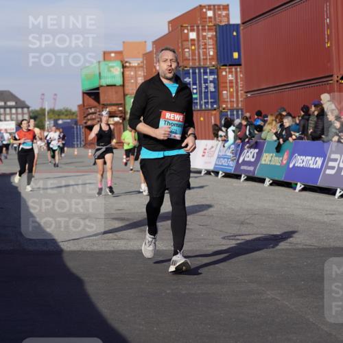 03.10.2025 - Köhlbrandbrückenlauf Michael Burmester http://msf.ph/oto/9017177 03.10.2025 10:16:33 Ziel 1325, 1437, 2113, 2247, 2287, 2349, 2778, 3747 meine-sportfotos.de