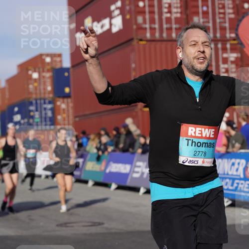 03.10.2025 - Köhlbrandbrückenlauf Michael Burmester http://msf.ph/oto/9017193 03.10.2025 10:16:34 Ziel 1325, 1437, 2113, 2247, 2287, 2349, 2778, 3194, 3747 meine-sportfotos.de