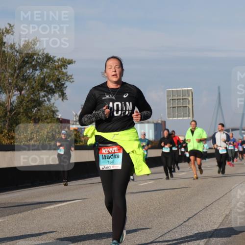 03.10.2025 - Köhlbrandbrückenlauf Luisa Fischer http://msf.ph/oto/9017257 03.10.2025 11:03:33 Position 3 1547 meine-sportfotos.de