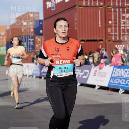 03.10.2025 - Köhlbrandbrückenlauf Michael Burmester http://msf.ph/oto/9017263 03.10.2025 10:16:38 Ziel 1437, 1708, 2113, 2247, 2349, 2404, 3194, 3747 meine-sportfotos.de