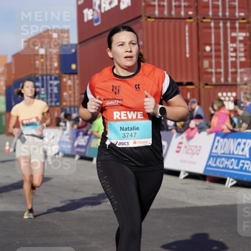 03.10.2025 - Köhlbrandbrückenlauf Michael Burmester http://msf.ph/oto/9017267 03.10.2025 10:16:38 Ziel 1437, 1708, 2113, 2247, 2349, 2404, 3194, 3747 meine-sportfotos.de