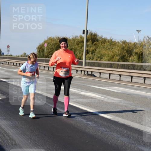 03.10.2025 - Köhlbrandbrückenlauf Julia Fischer http://msf.ph/oto/9017273 03.10.2025 13:24:44 Position 3 5860, 5611 meine-sportfotos.de
