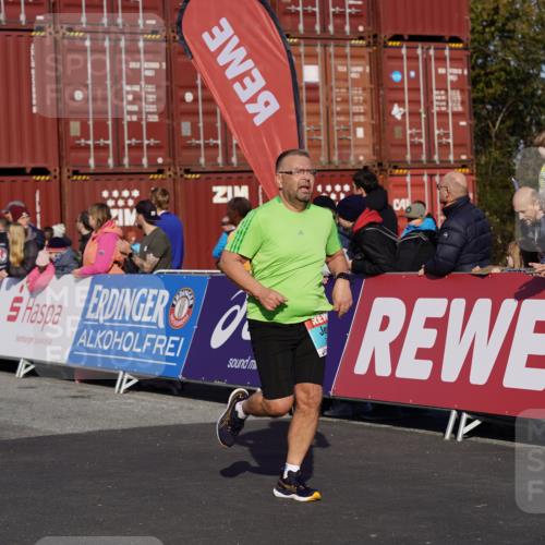 03.10.2025 - Köhlbrandbrückenlauf Michael Burmester http://msf.ph/oto/9017309 03.10.2025 10:16:40 Ziel 1303, 1304, 1437, 1708, 2113, 2247, 2349, 2404, 3194, 3747 meine-sportfotos.de