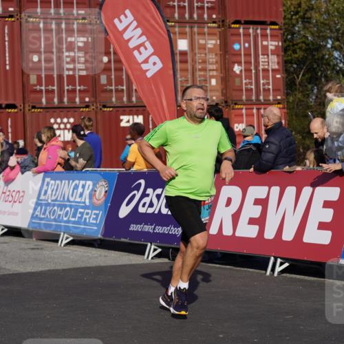 03.10.2025 - Köhlbrandbrückenlauf Michael Burmester http://msf.ph/oto/9017315 03.10.2025 10:16:40 Ziel 1303, 1304, 1437, 1708, 2113, 2247, 2349, 2404, 3194, 3747 meine-sportfotos.de