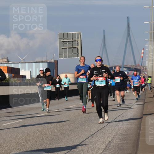 03.10.2025 - Köhlbrandbrückenlauf Luisa Fischer http://msf.ph/oto/9017345 03.10.2025 11:03:44 Position 3 3030, 1971 meine-sportfotos.de