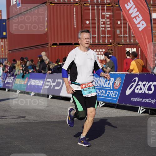03.10.2025 - Köhlbrandbrückenlauf Michael Burmester http://msf.ph/oto/9017346 03.10.2025 10:16:43 Ziel 1202, 1303, 1304, 1322, 1437, 1708, 2113, 2247, 2349, 2404, 2750, 3194, 3416, 3779 meine-sportfotos.de