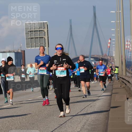 03.10.2025 - Köhlbrandbrückenlauf Luisa Fischer http://msf.ph/oto/9017350 03.10.2025 11:03:45 Position 3 2055, 1971 meine-sportfotos.de