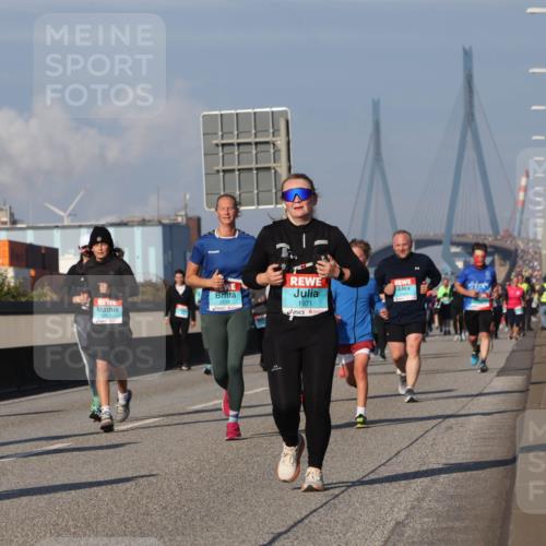 03.10.2025 - Köhlbrandbrückenlauf Luisa Fischer http://msf.ph/oto/9017362 03.10.2025 11:03:46 Position 3 2055, 1971 meine-sportfotos.de