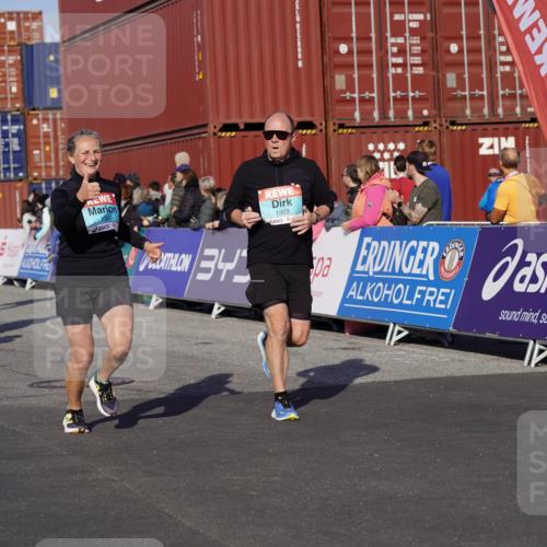 03.10.2025 - Köhlbrandbrückenlauf Michael Burmester http://msf.ph/oto/9017367 03.10.2025 10:16:45 Ziel 1202, 1204, 1303, 1304, 1322, 1708, 1720, 1760, 2404, 2750, 3194, 3416, 3779 meine-sportfotos.de