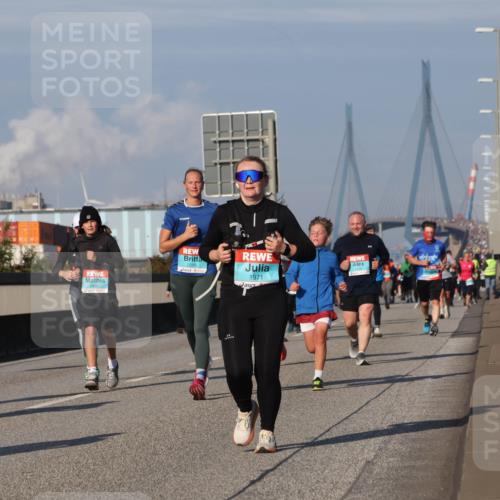 03.10.2025 - Köhlbrandbrückenlauf Luisa Fischer http://msf.ph/oto/9017368 03.10.2025 11:03:46 Position 3 2055, 1971 meine-sportfotos.de