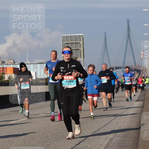 03.10.2025 - Köhlbrandbrückenlauf Luisa Fischer http://msf.ph/oto/9017371 03.10.2025 11:03:47 Position 3 1971 meine-sportfotos.de