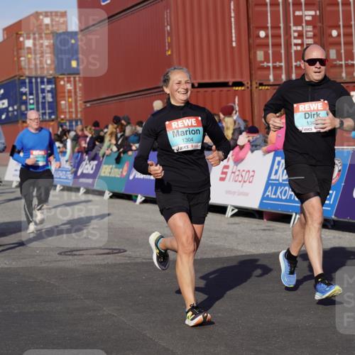 03.10.2025 - Köhlbrandbrückenlauf Michael Burmester http://msf.ph/oto/9017372 03.10.2025 10:16:46 Ziel 1202, 1204, 1303, 1304, 1322, 1708, 1720, 1760, 1938, 2404, 2514, 2750, 3194, 3416, 3779 meine-sportfotos.de
