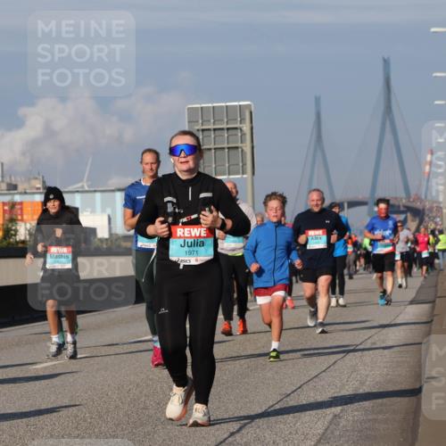 03.10.2025 - Köhlbrandbrückenlauf Luisa Fischer http://msf.ph/oto/9017376 03.10.2025 11:03:47 Position 3 1971 meine-sportfotos.de