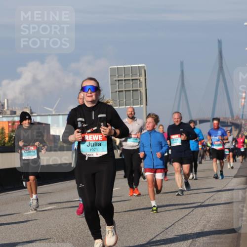 03.10.2025 - Köhlbrandbrückenlauf Luisa Fischer http://msf.ph/oto/9017378 03.10.2025 11:03:47 Position 3 2897, 1971 meine-sportfotos.de