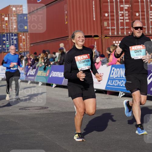03.10.2025 - Köhlbrandbrückenlauf Michael Burmester http://msf.ph/oto/9017380 03.10.2025 10:16:46 Ziel 1202, 1204, 1303, 1304, 1322, 1708, 1720, 1760, 1938, 2404, 2514, 2750, 3194, 3416, 3779 meine-sportfotos.de