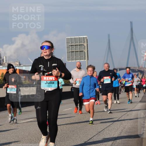 03.10.2025 - Köhlbrandbrückenlauf Luisa Fischer http://msf.ph/oto/9017382 03.10.2025 11:03:48 Position 3 1971, 2897 meine-sportfotos.de