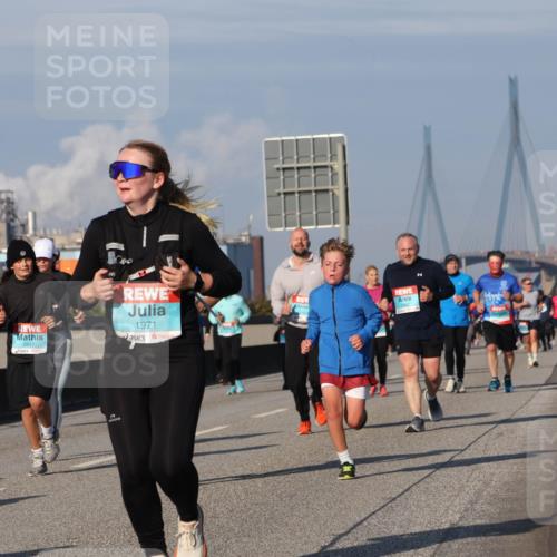 03.10.2025 - Köhlbrandbrückenlauf Luisa Fischer http://msf.ph/oto/9017385 03.10.2025 11:03:48 Position 3 2897, 1971 meine-sportfotos.de