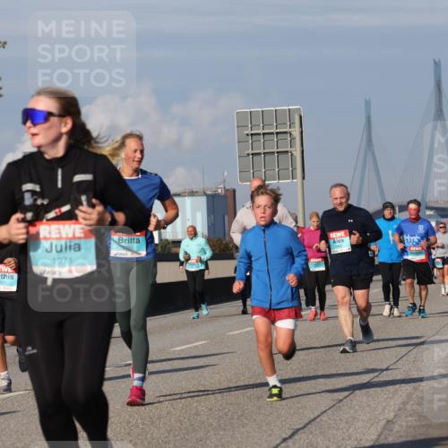03.10.2025 - Köhlbrandbrückenlauf Luisa Fischer http://msf.ph/oto/9017393 03.10.2025 11:03:49 Position 3 1971, 2897 meine-sportfotos.de